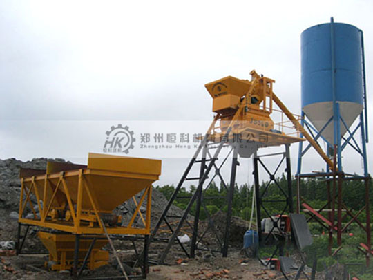 HZS25混凝土攪拌站安裝現(xiàn)場(chǎng)